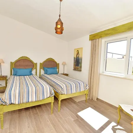 Tower W Infinity Pool Vila