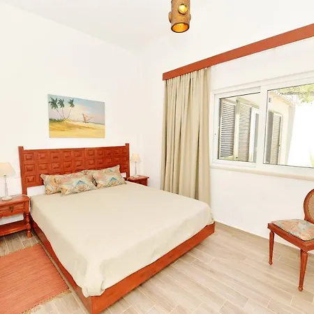 Tower W Infinity Pool Vila