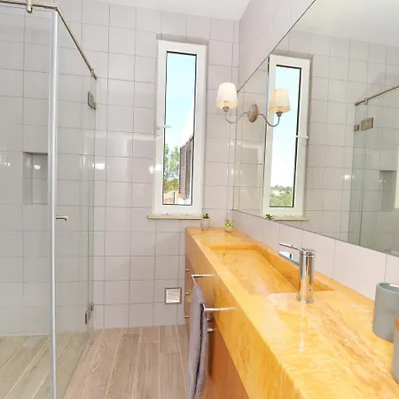 Tower W Infinity Pool